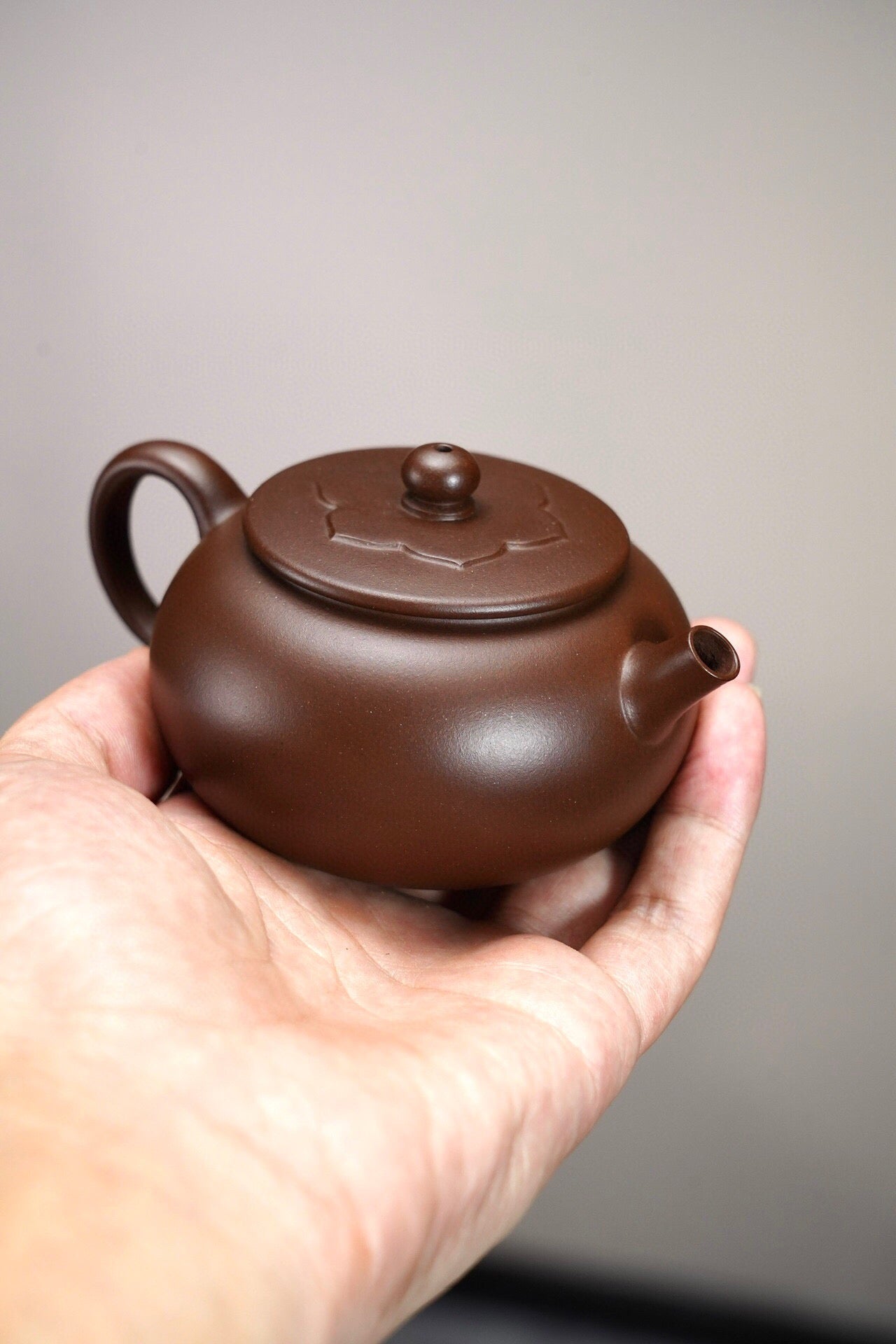enjoy a life of ease and comfort，Purple clay teapot，high quality，130cc